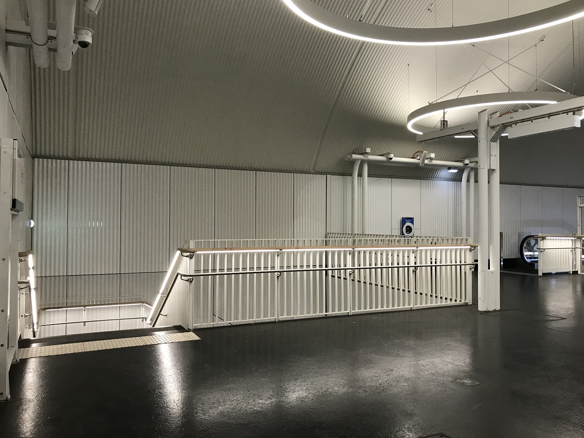 RATP L4 - Stations Lucie Aubrac et Barbara - CROSILUX ®LED